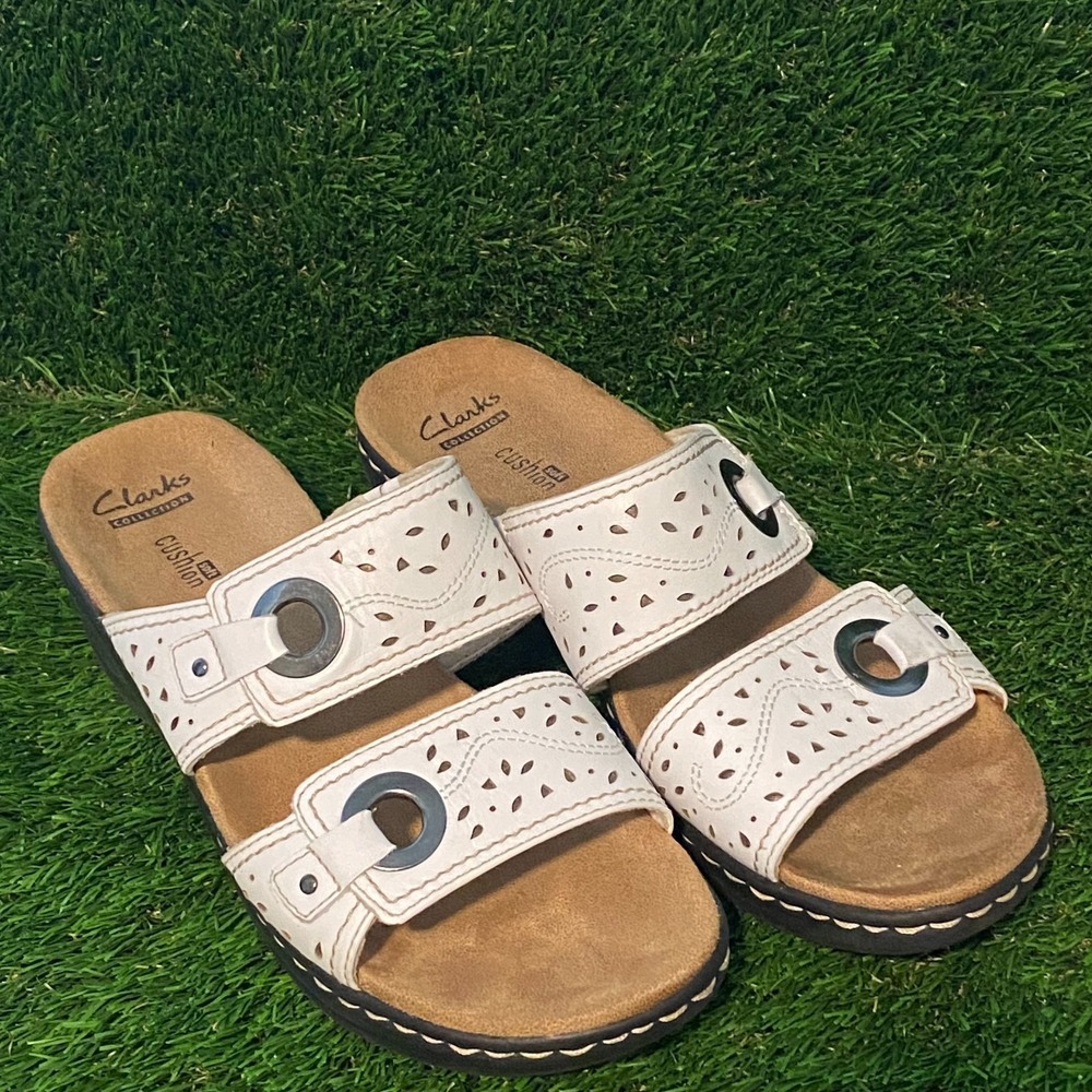 Clarks Sandals Size 8.5 Leisa Lacole Slides White Leather Slip On Comfort Flats